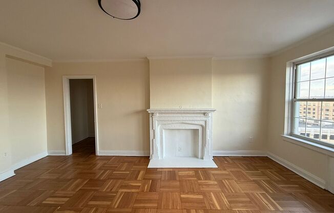 Studio, 1 bath, 413 sqft, $1,425, Unit Royal York 415
