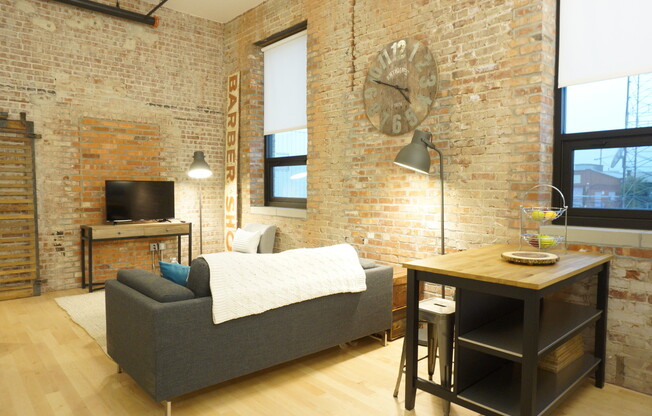 1 bed, 1 bath, 624 sqft, $995, Unit Loft J