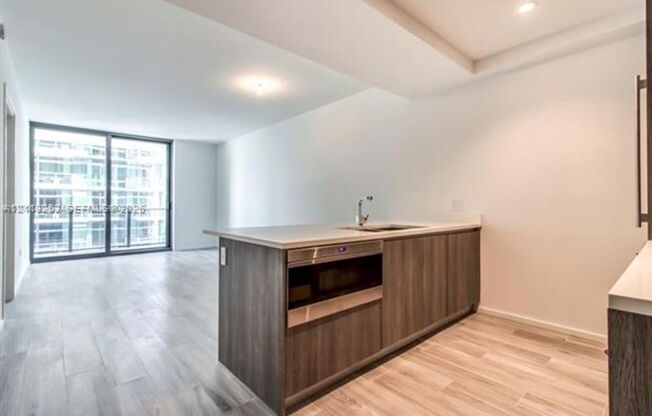 1 bed, 2 baths, $4,250, Unit # 4406