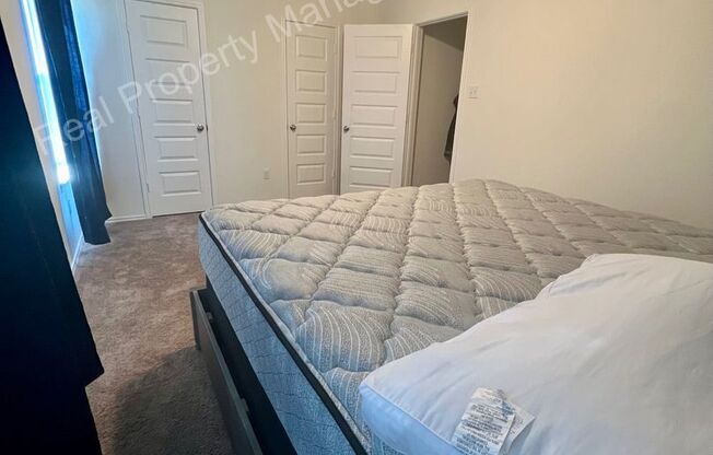 1 bed, 1 bath, $1,000, Unit Front Bedroom & Shared Bathroom (Upstairs)