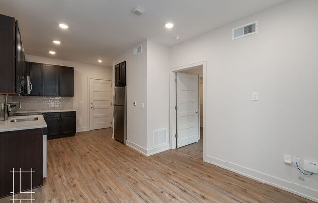 1 bed, 1 bath, 470 sqft, $1,325, Unit 1050 N 4th St. Apt. 208