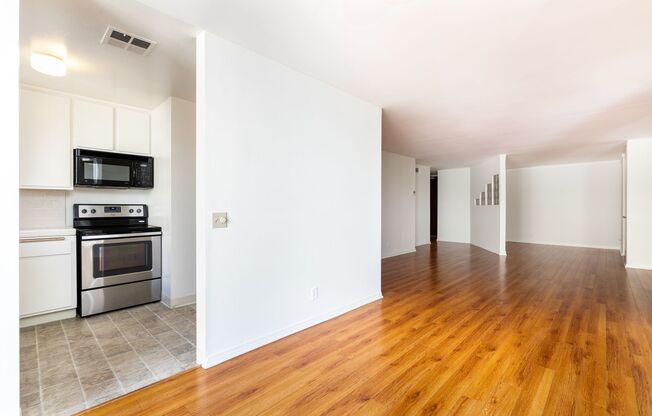 1 bed, 2 baths, $2,695