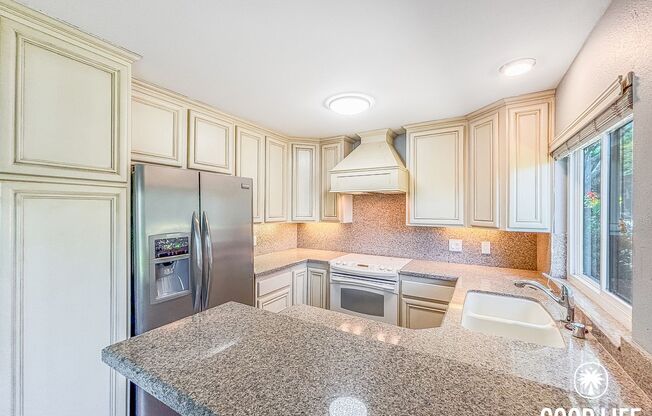 Spacious 2BD/2BA Condo in Hillcrest with Private Balcony, Community Pool & Tennis Court
