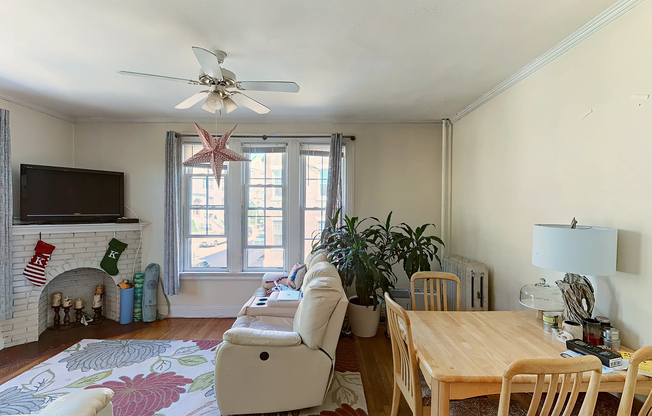 2 beds, 1 bath, 850 sqft, $3,295, Unit 8
