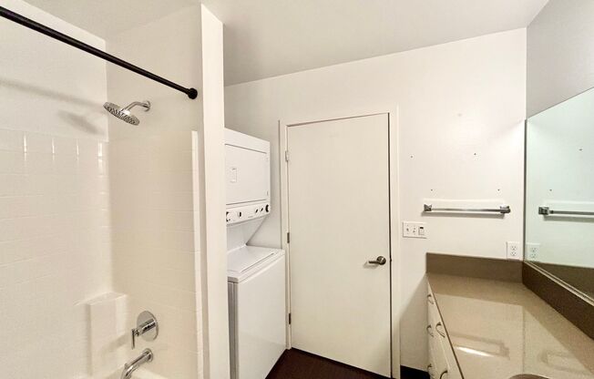 1 bed, 1 bath, 683 sqft, $2,050, Unit 210