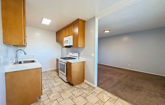 1 bed, 1 bath, $1,700, Unit T43