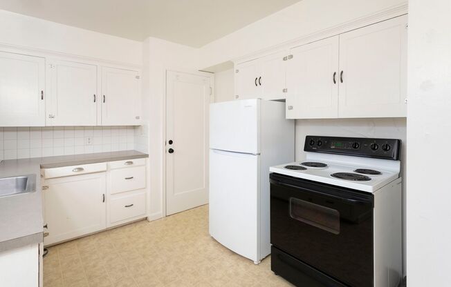 2 beds, 1 bath, $2,395