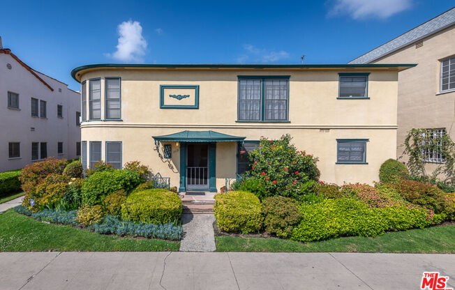 121 N SWEETZER AVE