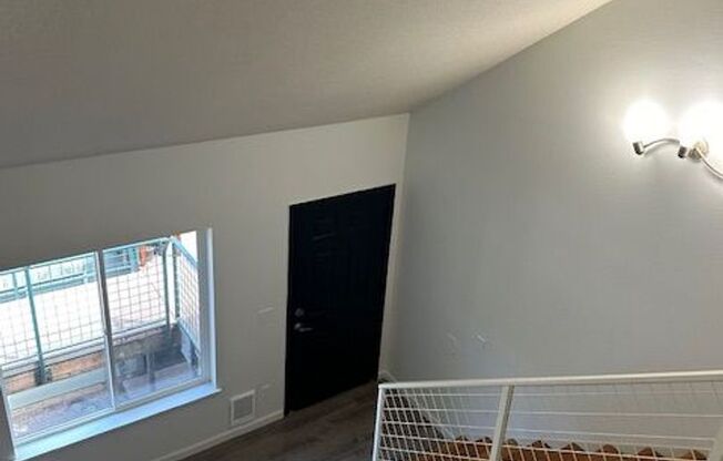 2 beds, 1 bath, 700 sqft, $1,400, Unit 213