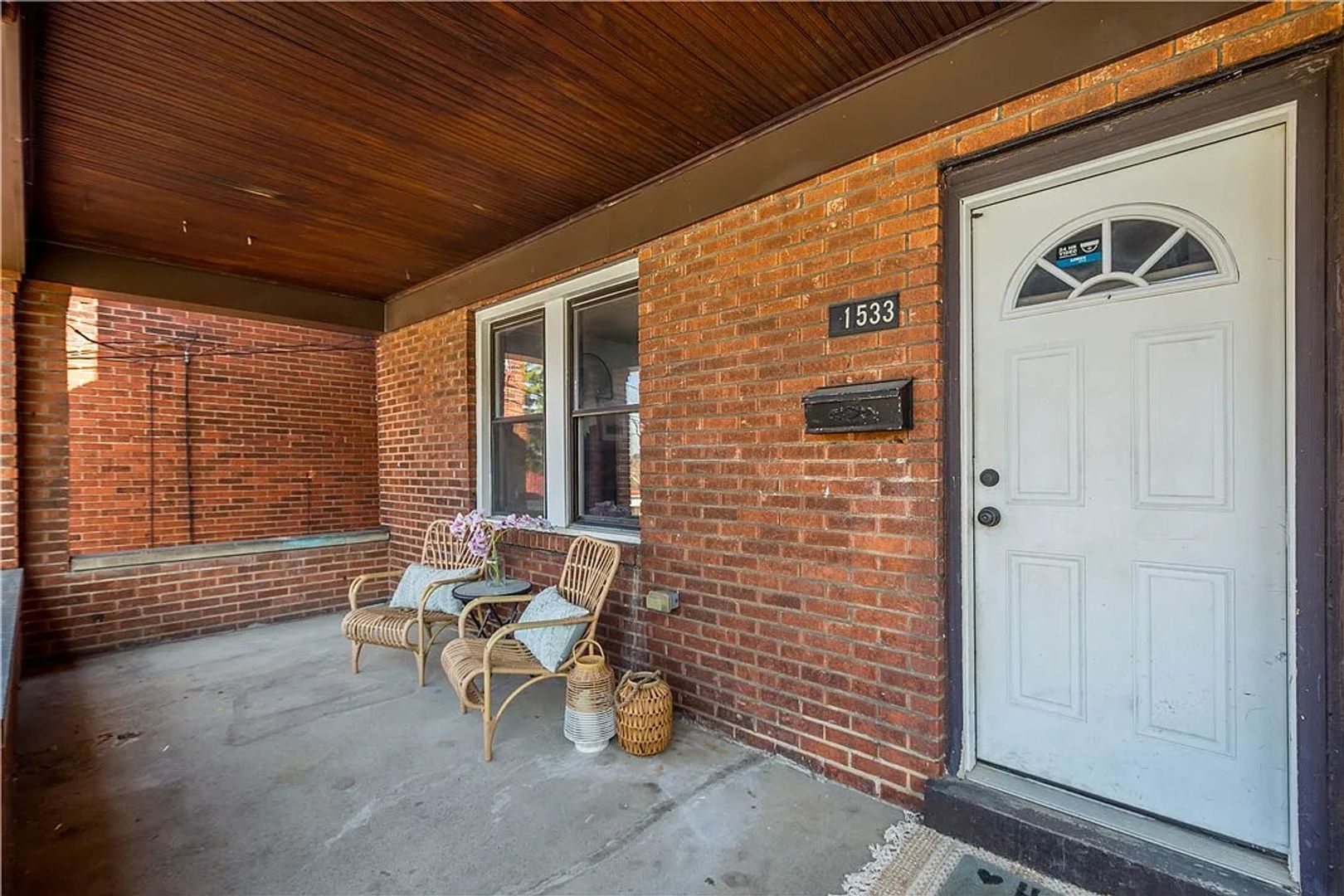 3 bed 1 bathroom - central air, outdoor space, laundry
