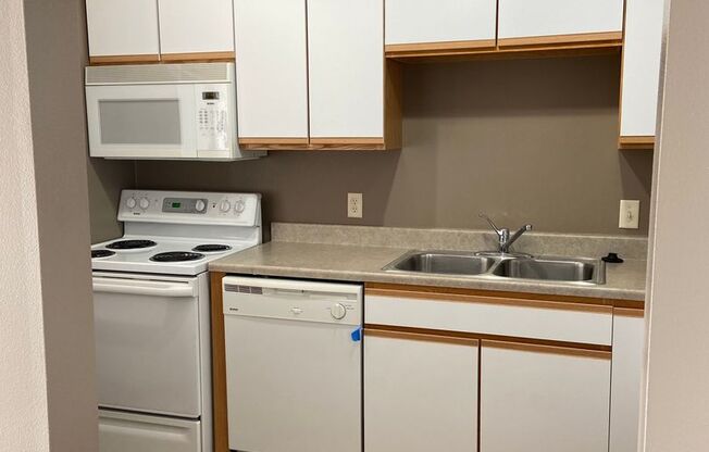 1 bed, 1 bath, 725 sqft, $954, Unit 322E