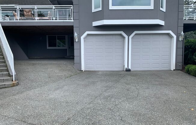 4 Bedroom/3 Bath Mukilteo Duplex with Views $3500 Inc W/S/G/E