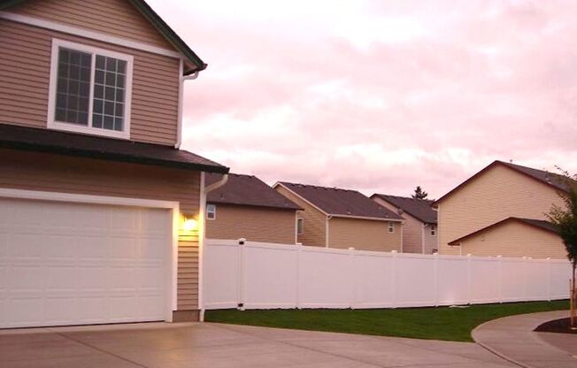 Spacious Landover Commons Home w/ Large Yard for Lease - 2715 NE 125th Ct