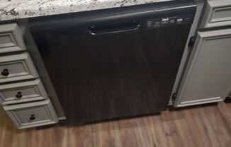 2 beds, 1.5 baths, 935 sqft, $910, Unit 7822-102