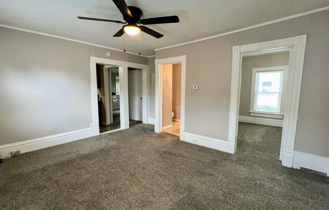 1045-1047 Alpine NW