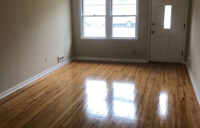 3 bedroom 2 bath plus Den/Office in Robbinsdale!