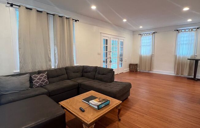 Renovated 3 Bedroom on Broadway!