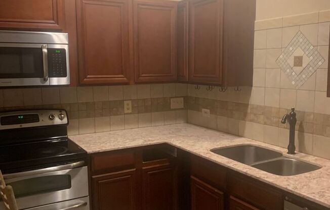 Somerset West Campus - 3BD/2BA - Reserved Parking - W/D - Shuttle Stop - $2200