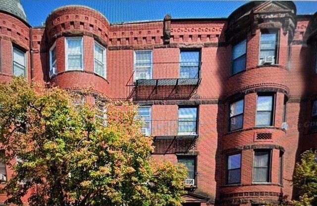 77 WESTLAND AVE