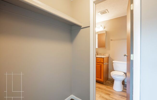 2 beds, 1.5 baths, $1,425, Unit 393 E Buttles Ave Apt. H