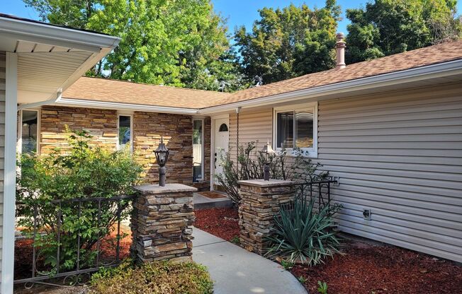 6-9 MONTH LEASE OPTION! Charming home in Boise!