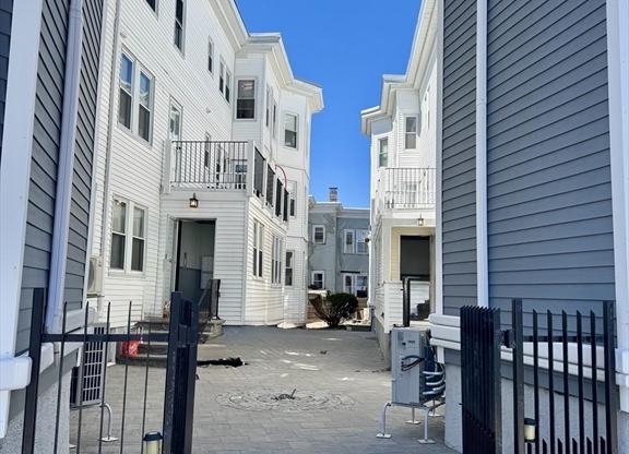 90 Winthrop Shore Dr