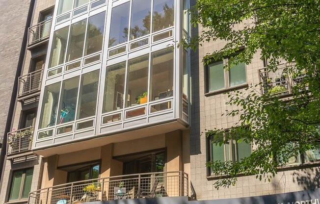 NO PARKING/2+ bed/2 bath top floor condo with full length balcony overlooking north park blocks/NO PARKING