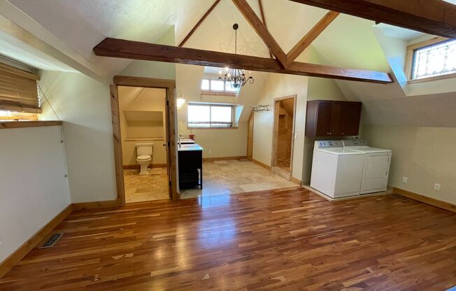 1 bed, 1 bath, 2,000 sqft, $2,095, Unit 9