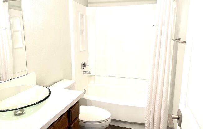 2 beds, 2 baths, 992 sqft, $2,355, Unit 165 (Furnished)