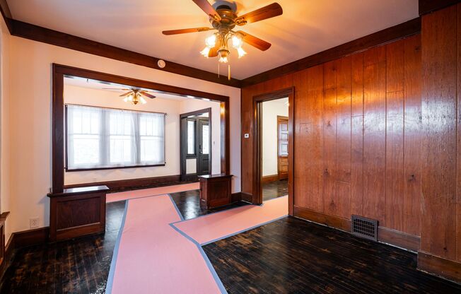 Charming 3-Bed Home in Bayview!  With 2 Car Garage!!  Pets Welcome!