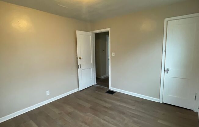 2 beds, 1 bath, $1,100