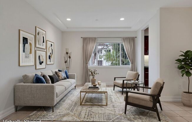Holt Luxury Investments LLC
