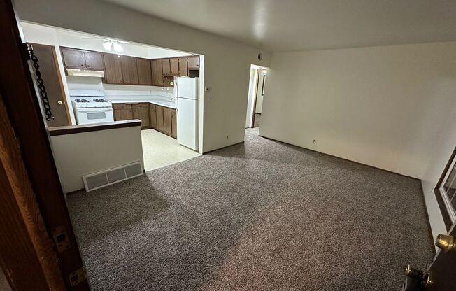 2 beds, 1 bath, $1,000, Unit 6713-3