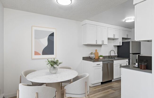 2 beds, 1 bath, 860 sqft, $1,750, Unit 26