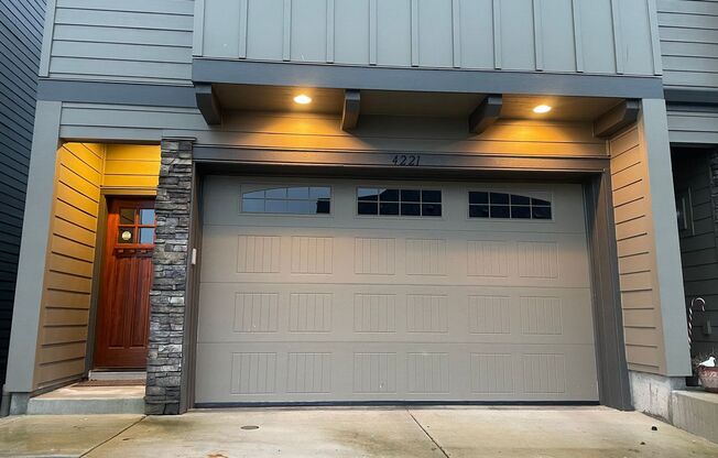 BEAUTIFUL LUXURY Style Townhouse with a gorgeous VIEW! Gated community in Camas! Top Rated Schools!