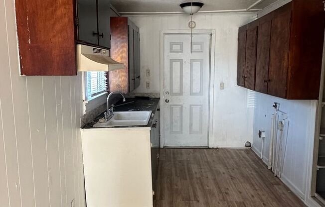 2 bedroom, 1 bathroom home available in Lafayette!