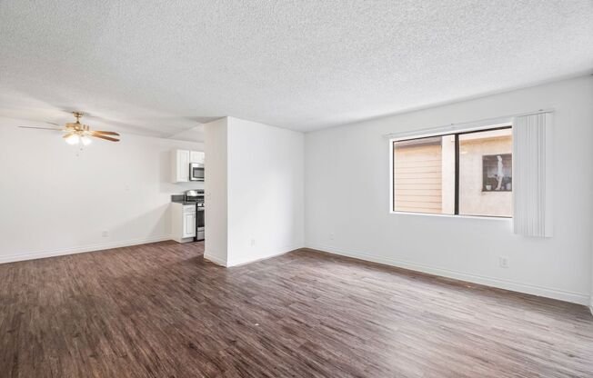 1010 - 1012 E Acacia Ave