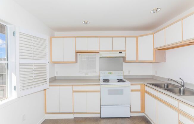 1 bed, 1 bath, $2,400, Unit APARTMENT 82