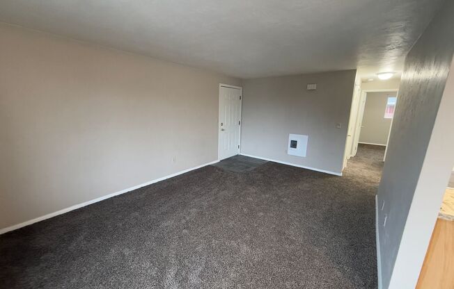 2 beds, 1 bath, 756 sqft, $1,225, Unit 32