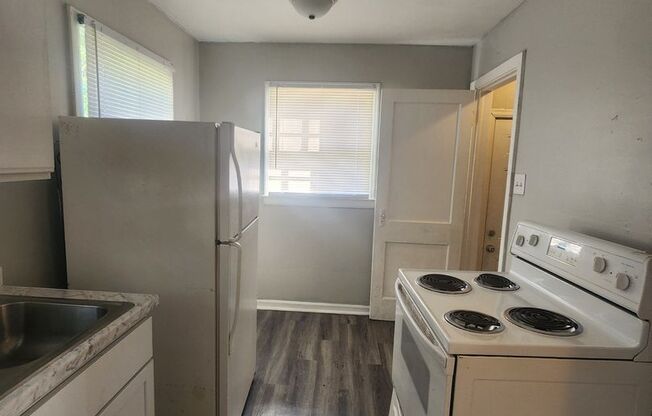 2 beds, 1 bath, $899