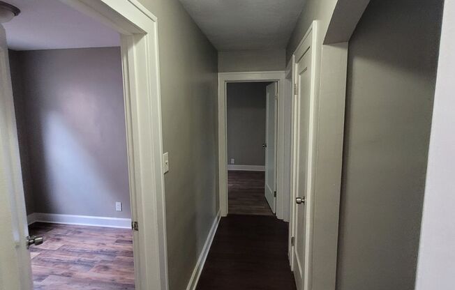 3 beds, 1 bath, $1,050, Unit Down