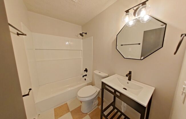 2 beds, 1 bath, 647 sqft, $1,600, Unit 27B