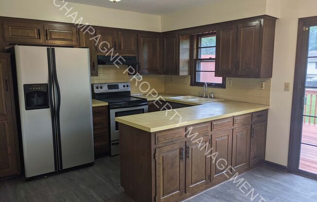 3 beds, 1.5 baths, 1,500 sqft, $1,300