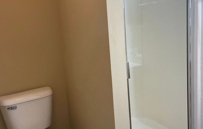 2 beds, 2 baths, 1,100 sqft, $875, Unit C7