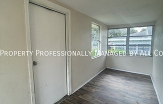 609 W 9 ST
