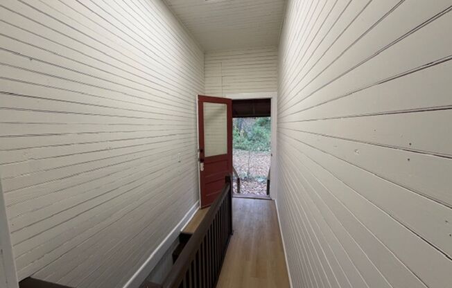 4 beds, 1 bath, 1,300 sqft, $3,500, Unit 473 Amity Rd