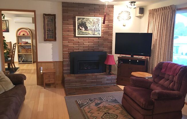 2 beds, 1.5 baths, $2,500