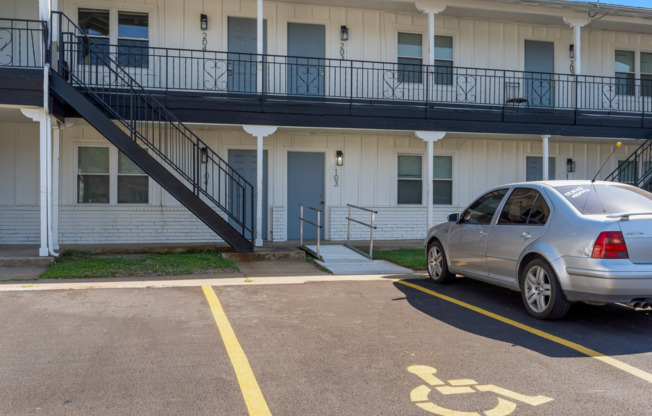 1 bed, 1 bath, 570 sqft, $775, Unit 73-128