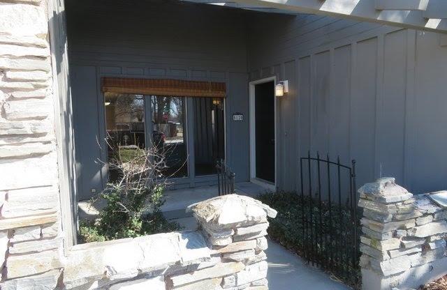 5120 Turret~Corner Lot in Northwest Boise w/ Granite, Unmatched Backyard, Tons of Character!