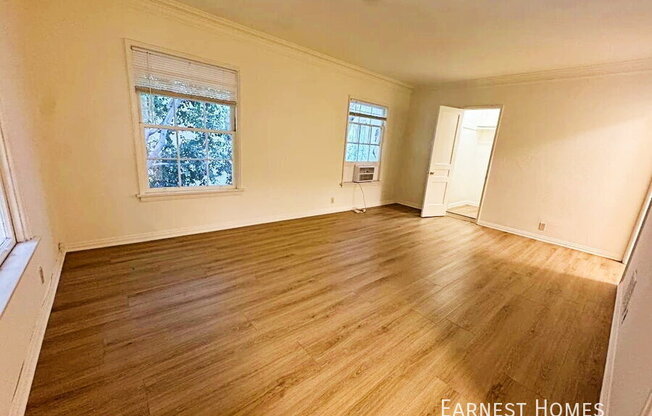 127 N DOHENY DR